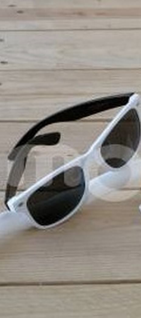 Gafas de sol  blancas patilla negra