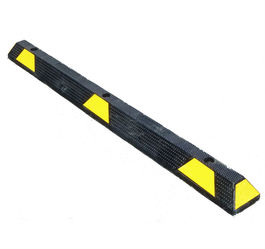 Resalto de tráfico con reflectante de caucho (Medidas:165x15x10cm)