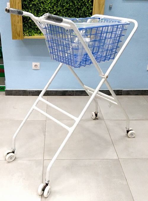 Carrito con ruedas con una cesta 104 x 80 x 40 cm