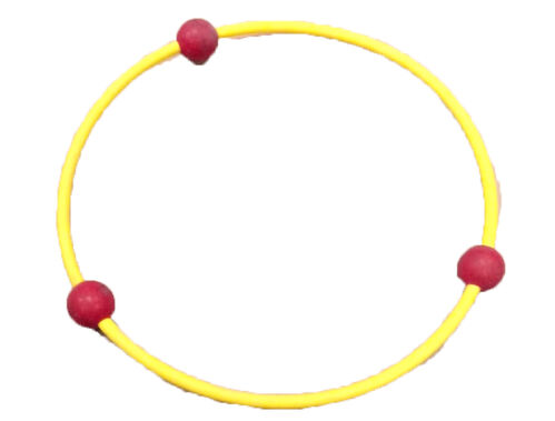 Aro amarillo 3 pelotas rojas giratorias entrenamiento 62 cm diámetro