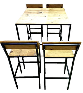 Set mesa y cuatro banquetas hierro con acabado en madera 110 x 88 x 88 cm