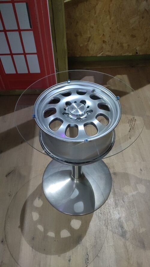 Mesa baja auxiliar cristal templado "Llanta coche" 67 x 60 x 60 cm