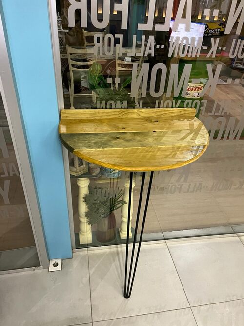 Mesa auxiliar rinconera de madera autoclave con soporte de acero 105 x 70 x 45 cm