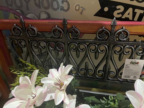 Macetero madera con valla decorativa 81.5 x 49 x 20 cm