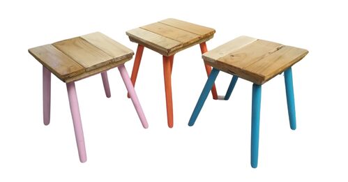 Set 3 taburetes infantiles madera artesanal multicolor 46.5 x 42 x 42 cm